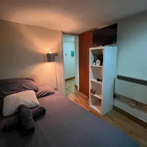https://apt-duplex-studio-3-minute-drive-from-luton-airport.cambridgehotelsuk.com
